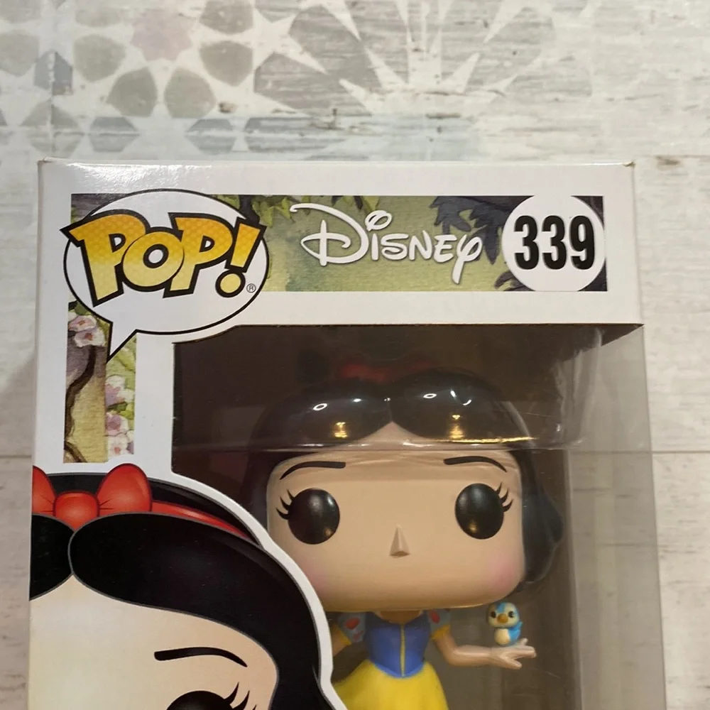 Funko Pop Snow White #339 Disney Figure - Picture 3 of 8